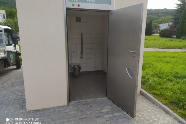 Veřejné WC u dopravního hřiště je v provozu
