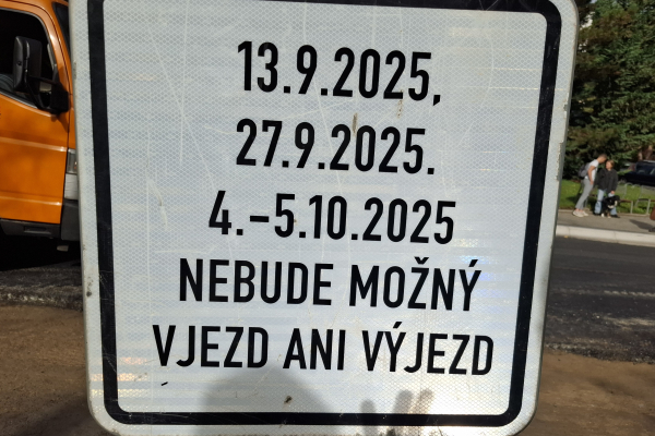 Oprava povrchu ulice Řezáčova – kompletní uzavírka o víkendu 04. – 05.10.2025, částečně již v pátek 03.10.2025 - pokládka finální vrstvy, omezení MHD