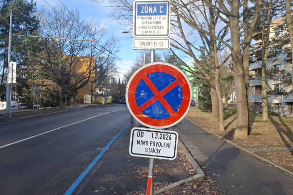 Oprava Řezáčovy od 1.3.2026 pokračuje - dláždění chodníků - parkování přes noc bude umožněno 