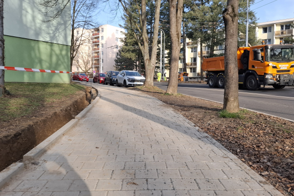 Opravy chodníků kolem Řezáčovy, aktualizace 9.3.2026