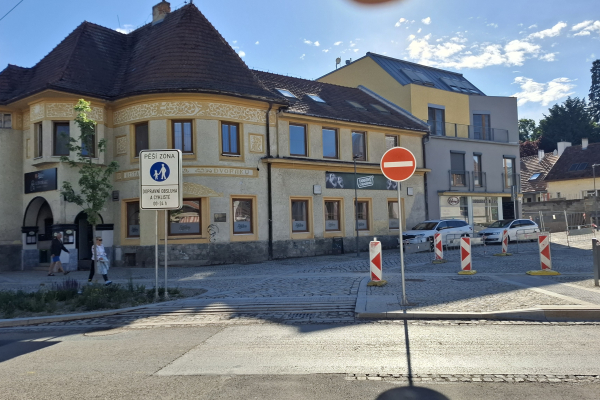 Nové dopravní značení u Staré hasičky – pěší zóna
