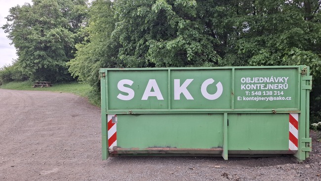 kontejner na bioodpad s nápisem SAKO